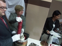 ...i kapsułę zamknięto z powrotem - dla potomnych